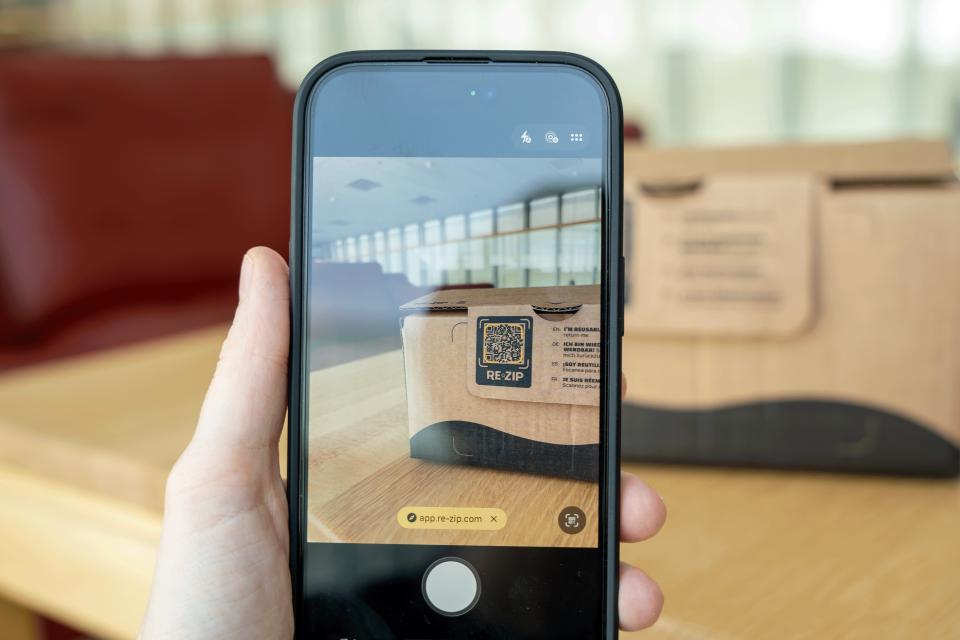 Billedet af en mobil, der viser RE-ZIP kasser